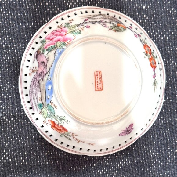 Famille Rose Style Pierced Porcelain Bowl, Decorated in Hong Kong, Circa 1966-80 - Picture 2 of 12